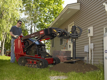 Toro Dingo TX 525 Narrow Track with High Torque Auger Attachment